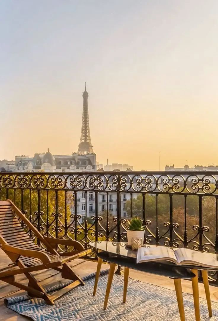 Terrasse avec vue sur la Tour Eiffel